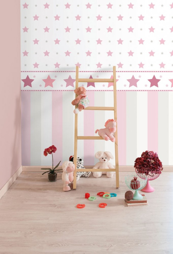 Paper wallpaper for a little girl's room