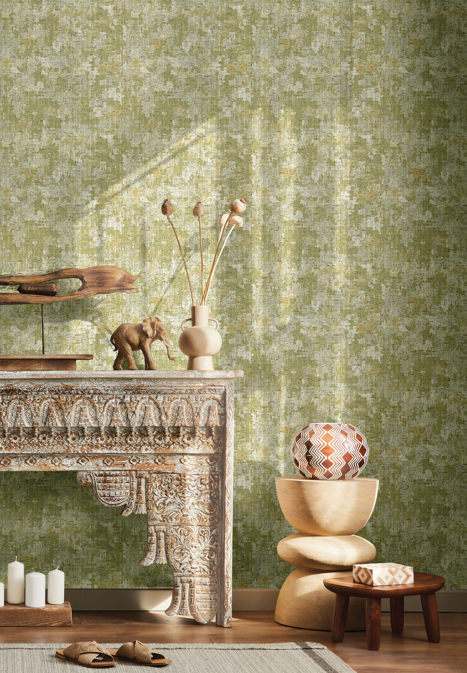 Different types of wallpapers suitable for living rooms, bedrooms, children's rooms, and kitchens, emphasizing resistance to moisture and wipeability.