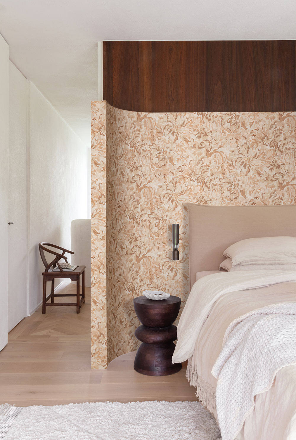 Non-woven wallpaper, beige-pink, flowers, RHA005, Rhapsody, Masureel