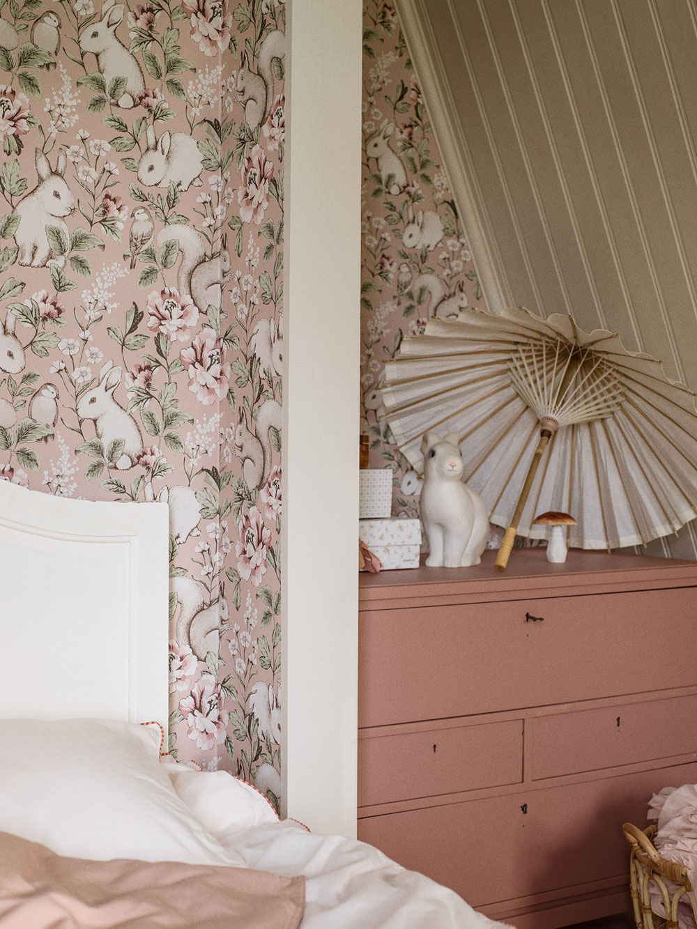 Wallpaper, pink, animals, 7476, Newbie Wallpaper, Boråstapeter