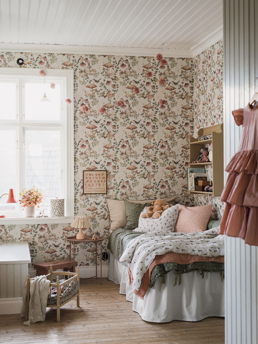 Wallpaper, cream, animals, 7483, Newbie Wallpaper, Boråstapeter