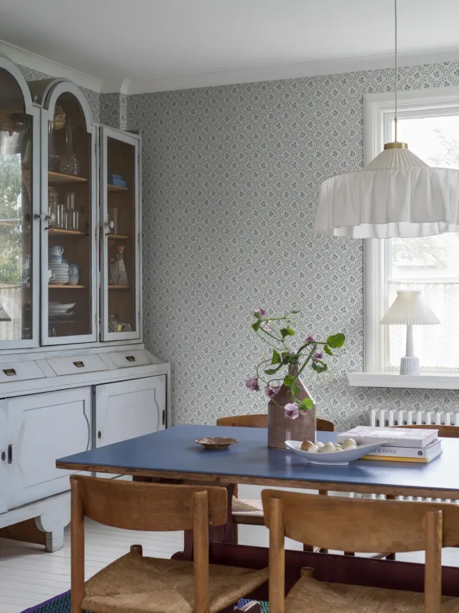 Wallpaper, white-blue, flowers, 5822, Nordic Folk, Borastapeter