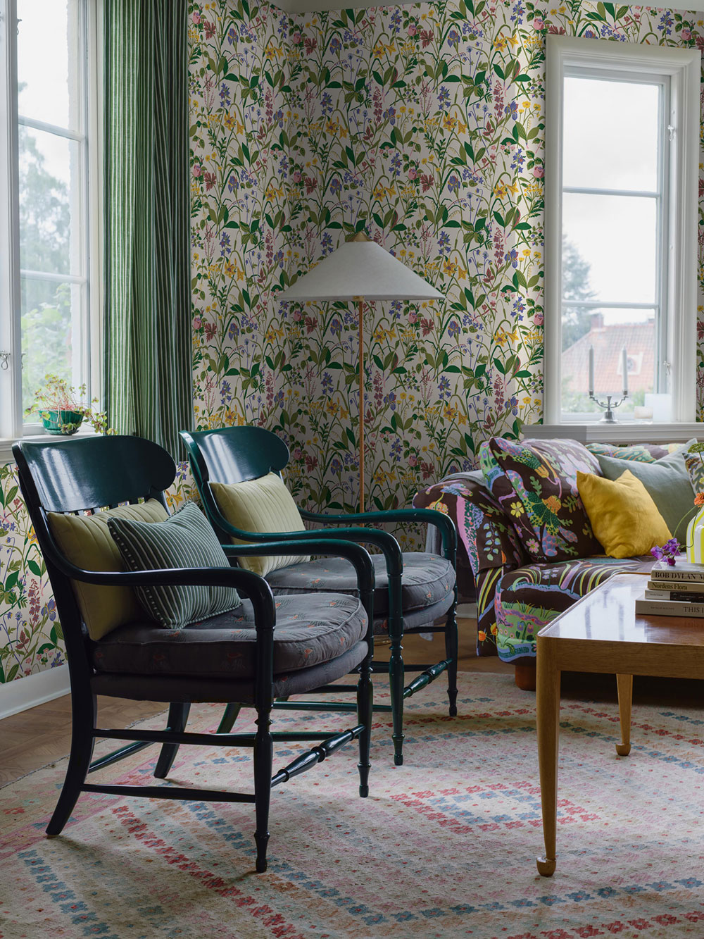 White wallpaper, flowers, 1962, Icons, Borastapeter