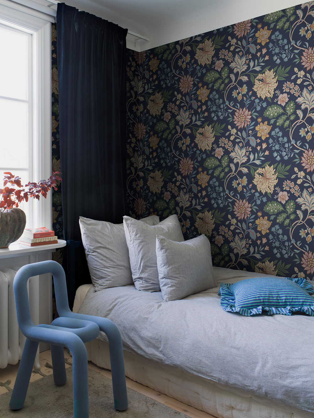 Blue wallpaper, flowers, 2008, Icons, Borastapeter