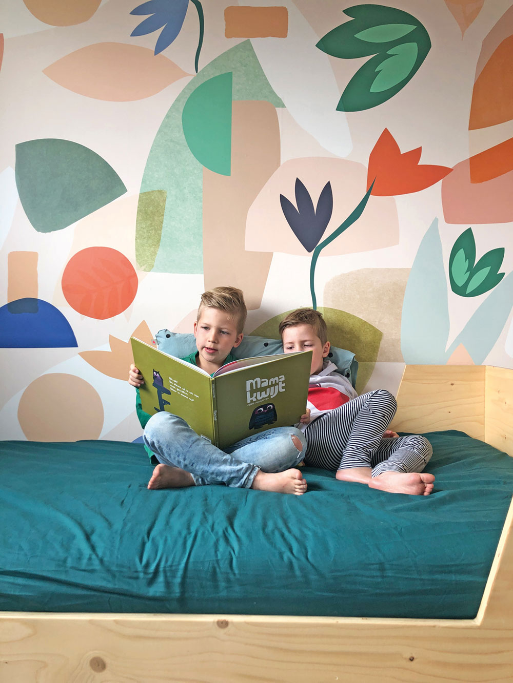 Children’s wallpaper mural, Flowers and Shapes, RB254, Daydreamers, Grandeco