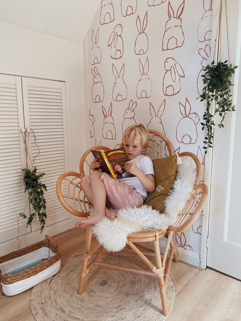 Children’s wallpaper mural, bunnies, RB306, Daydreamers, Grandeco